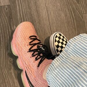 NIKE LEBRON 2018 pink sneaker RARE